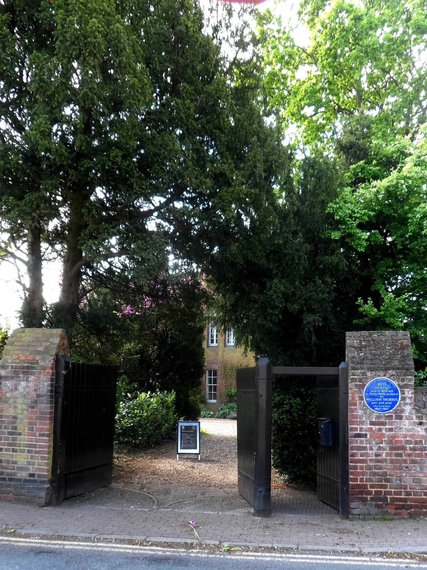 The Red House: William Morris's Arts and Crafts Masterpiece in Bexleyheath